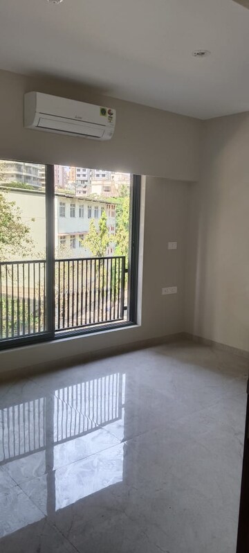 Room in 2.5 BHK Apartment at Shree Krishna Navageeta, Chembur – for Rent