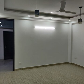Room in 1 BHK Builder Floor at Khirki Extension – for Rent