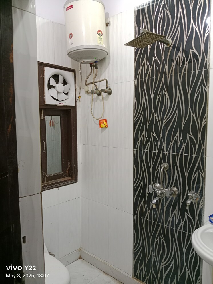 Bathroom, laxmi nagar 1 RK 300 Sq.Ft. Independent House In Laxmi Nagar Delhi 8603119