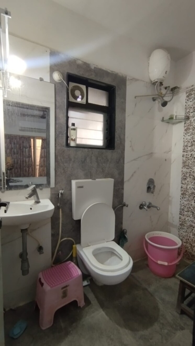 Bathroom, triveni-crown 2 Bedroom 900 Sq.Ft. Apartment In Kalyan West Thane 8603108