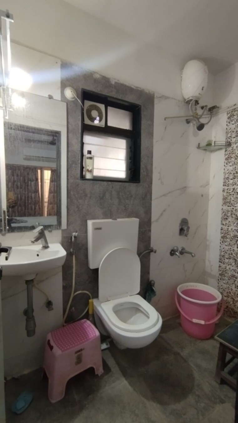 Bathroom, triveni-crown 2 Bedroom 900 Sq.Ft. Apartment In Kalyan West Thane 8603108