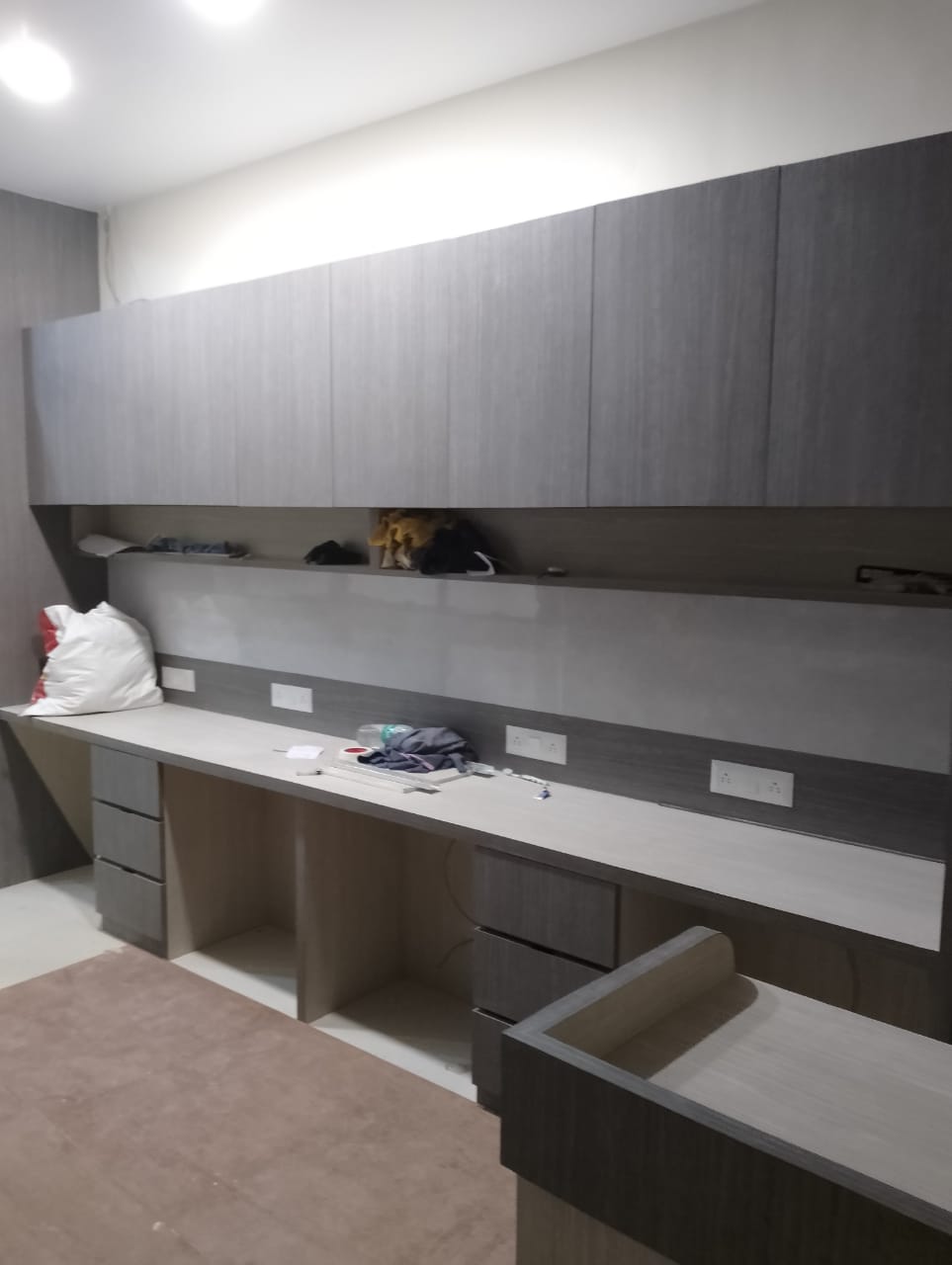 Office Space For Rent in Mani Casadona