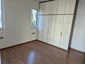 Room in 3 BHK Apartment at DLF The Skycourt, Sector 86 – for Sale