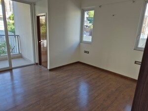 Room in 3 BHK Apartment at DLF The Skycourt, Sector 86 – for Sale