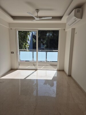Room in 3 BHK Apartment at DLF The Skycourt, Sector 86 – for Sale
