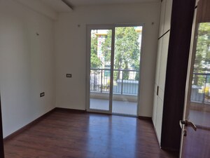 Room in 3 BHK Apartment at DLF The Skycourt, Sector 86 – for Sale