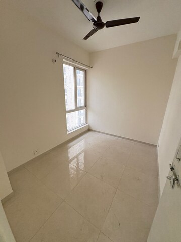 Room in 2.5 BHK Apartment at Signature The Millennia 2, Sector 37d – for Rent