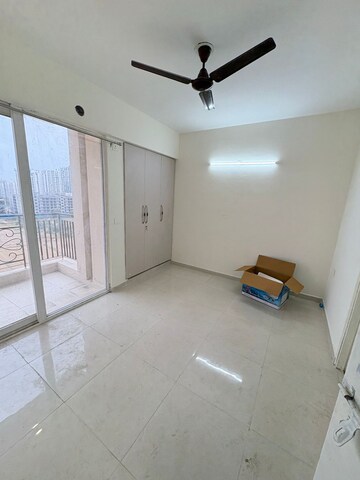 Room in 2.5 BHK Apartment at Signature The Millennia 2, Sector 37d – for Rent