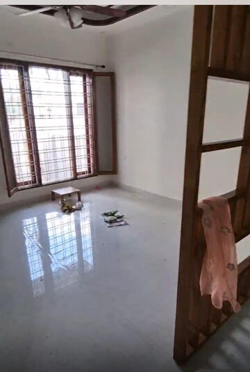Room in 3 BHK Independent House at Sahastradhara Road – for Rent