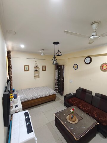 Master Bedroom in 2.5 BHK Apartment at Amrapali Golf Homes, Sector 4 Greater Noida – for Rent