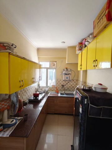 Kitchen in 2.5 BHK Apartment at Amrapali Golf Homes, Sector 4 Greater Noida – for Rent