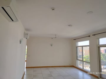 Room in 3 BHK Apartment at Jaypee Greens Star Court, Jaypee Greens – for Rent