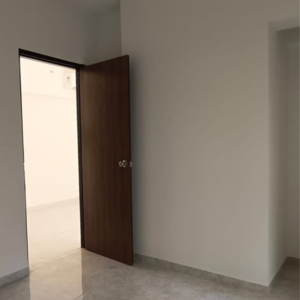 Room in 2 BHK Apartment at Lodha Amara, Sandoz Baug – for Sale