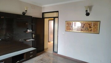 Room in 3 BHK Apartment at Orchid Petals, Sector 49 – for Rent