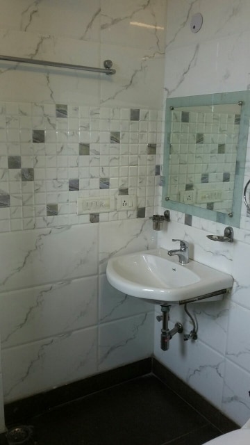 Bathroom in 1 BHK Builder Floor at Lajpat Nagar 4 – for Rent