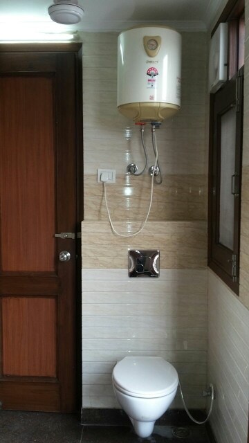 Bathroom in 1 BHK Builder Floor at Lajpat Nagar 4 – for Rent