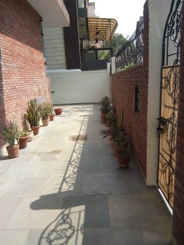 2 BHK Apartment For Rent in Vatika Sovereign Park, Sector 99