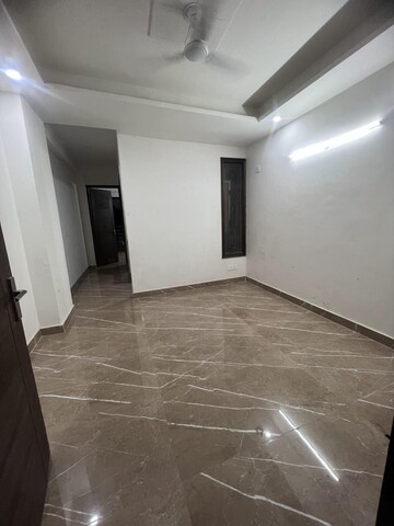 Room in 1 BHK Builder Floor at Paryavaran Complex – for Rent