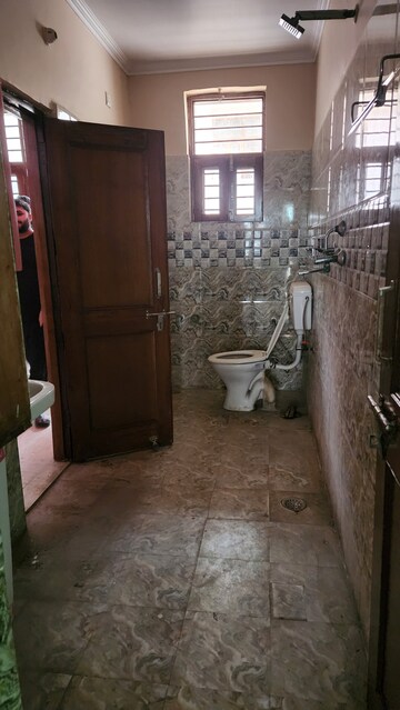 Furnished Amenities in 2 BHK Independent House at Sector 30 – for Rent