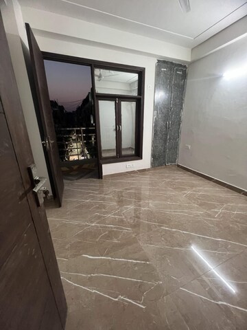 Room in 1 BHK Builder Floor at Paryavaran Complex – for Rent