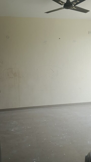 Room in 3 BHK Builder Floor at Omaxe Ambrosia, North Mullanpur – for Rent