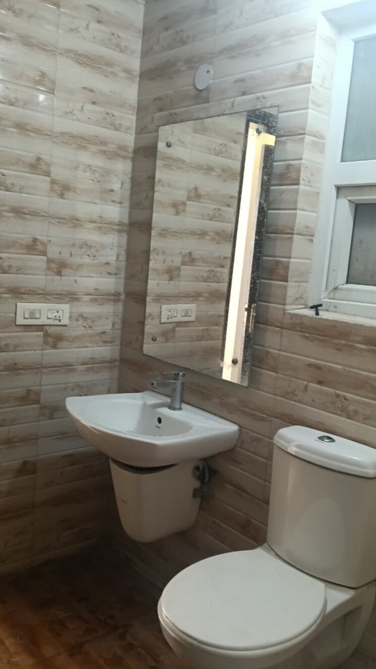 Bathroom, omaxe-ambrosia 3 Bedroom 1600 Sq.Ft. Builder Floor In North Mullanpur Chandigarh 8603427