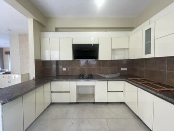 Kitchen in 4 BHK Builder Floor at BPTP Amstoria, Sector 102 – for Rent