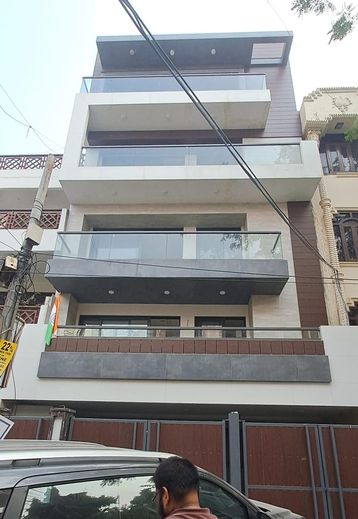 6+ BHK Independent House For Sale in Pitampura Housing 