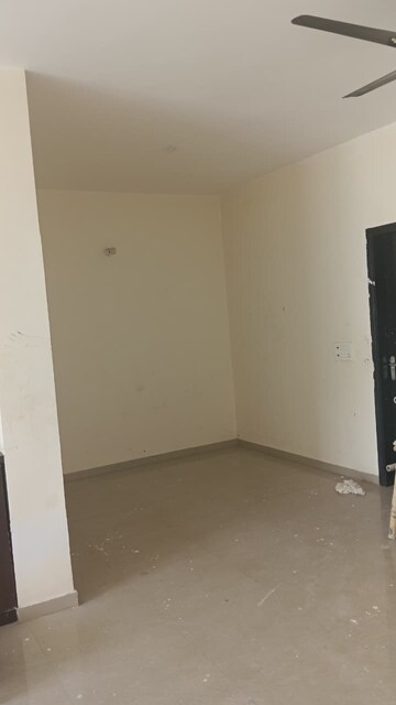 Room in 3 BHK Builder Floor at Omaxe Ambrosia, North Mullanpur – for Rent