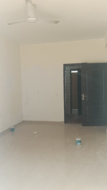 Room in 3 BHK Builder Floor at Omaxe Ambrosia, North Mullanpur – for Rent