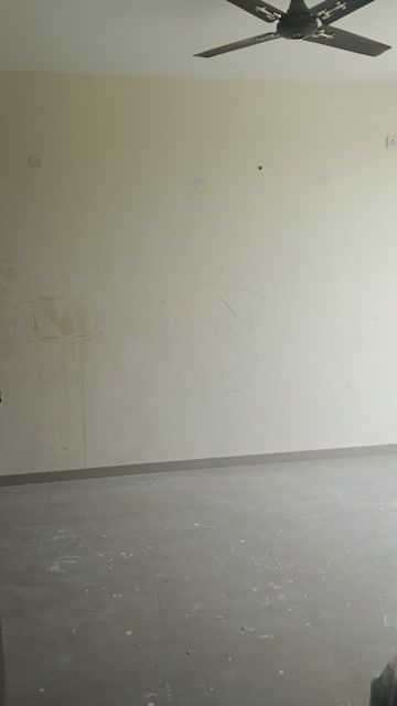 Room in 3 BHK Builder Floor at Omaxe Ambrosia, North Mullanpur – for Rent