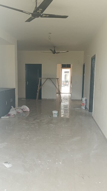 Room in 3 BHK Builder Floor at Omaxe Ambrosia, North Mullanpur – for Rent