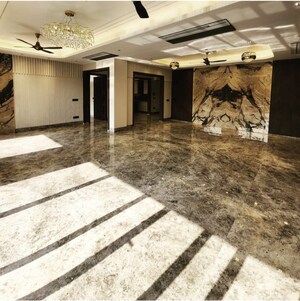  6+ BHK Independent House at Shalimar Bagh – for Sale