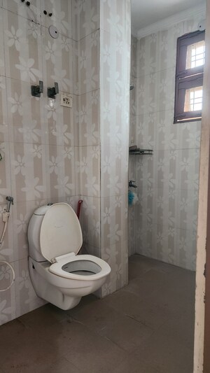 Bathroom in 3 BHK Builder Floor at Spring Field, Sector 31 – for Sale