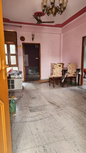 Furnished Amenities in 3 BHK Builder Floor at Spring Field, Sector 31 – for Sale