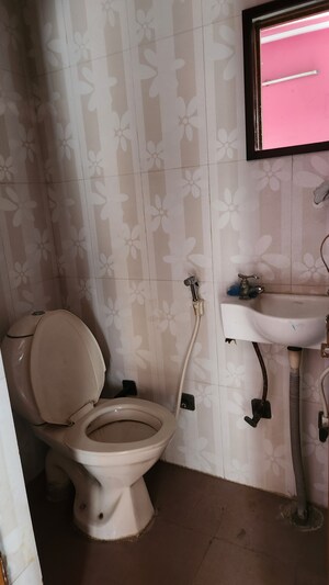 Bathroom in 3 BHK Builder Floor at Spring Field, Sector 31 – for Sale