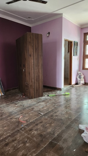 Furnished Amenities in 3 BHK Builder Floor at Spring Field, Sector 31 – for Sale