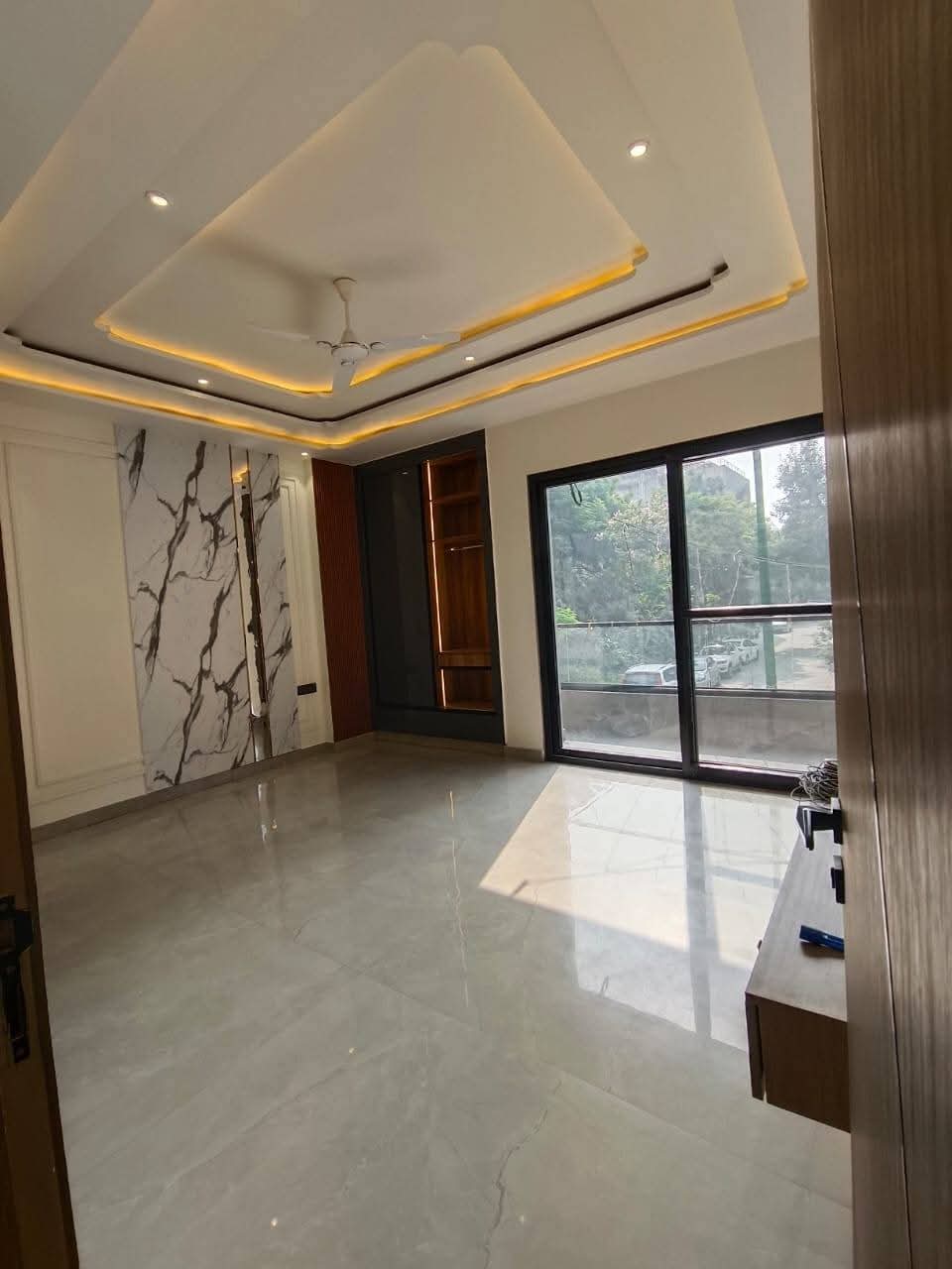 3 BHK + Servant Room Apartment For Sale in Sushant Lok 2