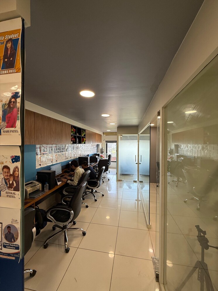 Team Area, sun-westbank Commercial Office Space 1250 Sq.Ft. In Navrangpura Ahmedabad 8603638