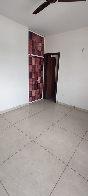 Furnished Amenities in 3.5 BHK Apartment at Shiv Sai Ozone Park, Sector 86 – for Rent