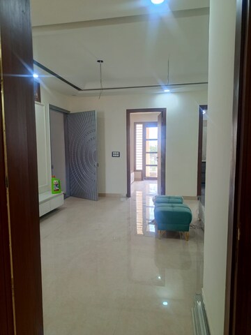 Room in 3 BHK Builder Floor at BPTP District Faridabad, Sector 81 – for Sale