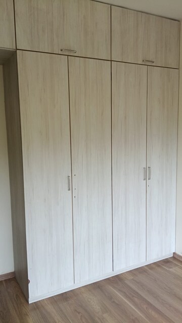 Furnished Amenities in 1.5 BHK Apartment at Hilton Tower, Andheri East – for Rent