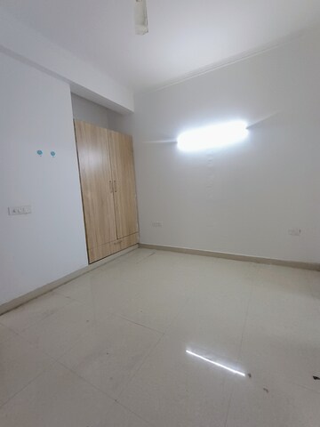 Room in 3 BHK Villa at Amrapali Leisure Valley, Tech Zone 4 Greater Noida – for Rent
