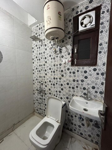 Bathroom in 1 BHK Builder Floor at Saket – for Rent