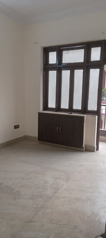 Bedroom in 3 BHK Builder Floor at Shastri Nagar – for Rent
