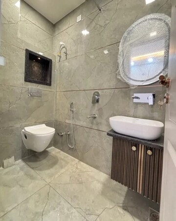 Attached Bathroom in 3 BHK Builder Floor at Sector 33 – for Sale