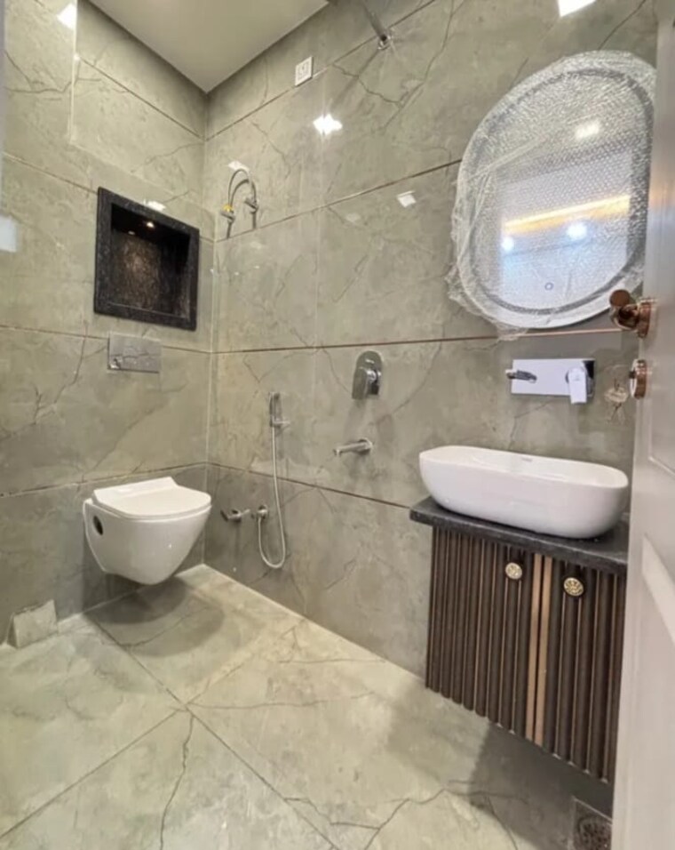Attached Bathroom, sector 33 3 Bedroom 1800 Sq.Ft. Builder Floor In Sector 33 Faridabad 8603930