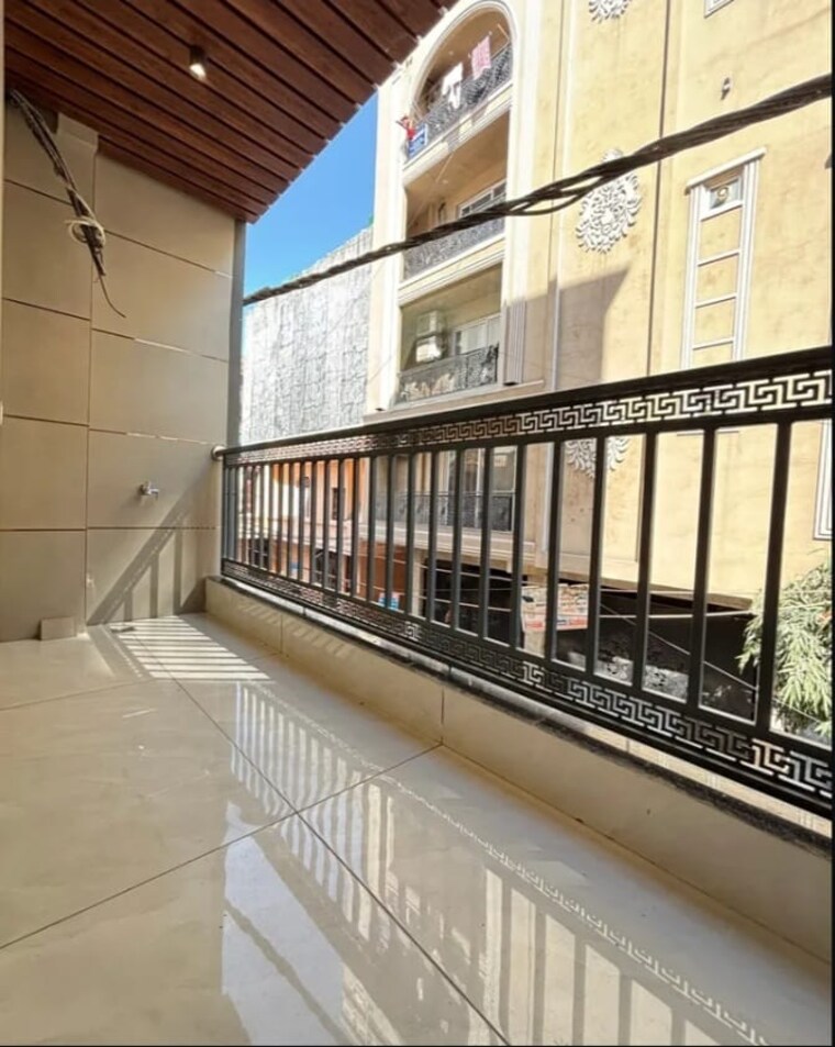 Balcony, sector 33 3 Bedroom 1800 Sq.Ft. Builder Floor In Sector 33 Faridabad 8603930