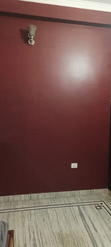 Room in 2 BHK Independent House at Gomti Nagar – for Rent