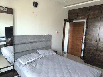 Room in 2 BHK Apartment at Romell Aether, Goregaon East – for Rent